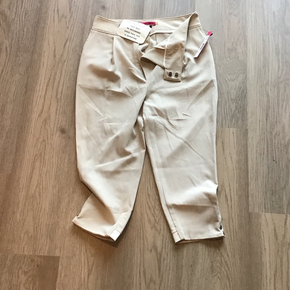 Alice + Olivia Beige Cropped Pants